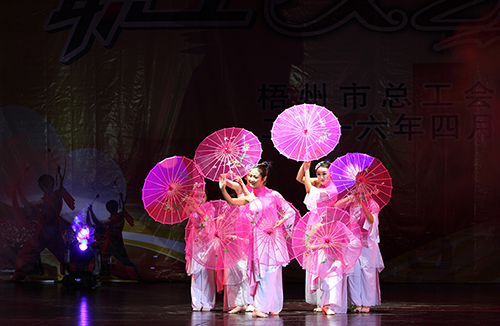 原創(chuàng)舞蹈《騎樓女兒》.jpg