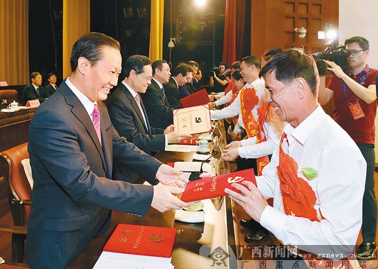 自治區黨委舉行慶祝中國共產黨成立95周年大會
