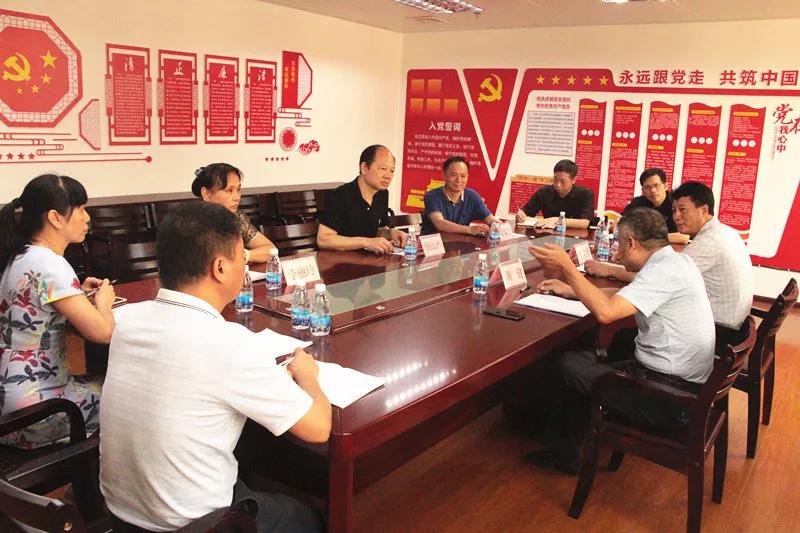 自治區總工會副主席周健到我市調研企業民主管理工作