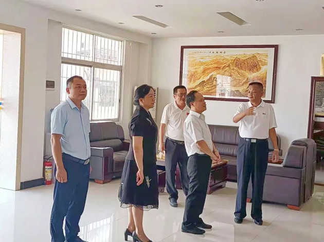 市總工會領導到岑溪市調研產業工人隊伍建設工作并為基層工會干部上黨課