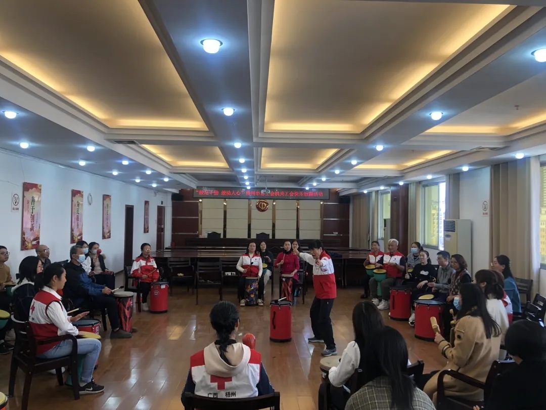 這鼓聲有魔力，讓你越聽(tīng)越快樂(lè)