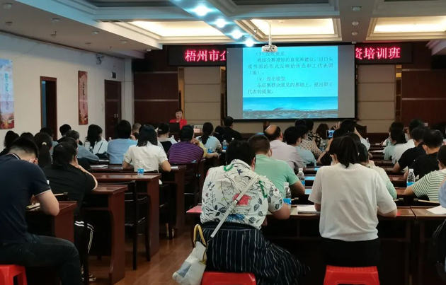 模擬課堂的“沉浸式”學(xué)習(xí)，讓學(xué)員大呼過(guò)癮