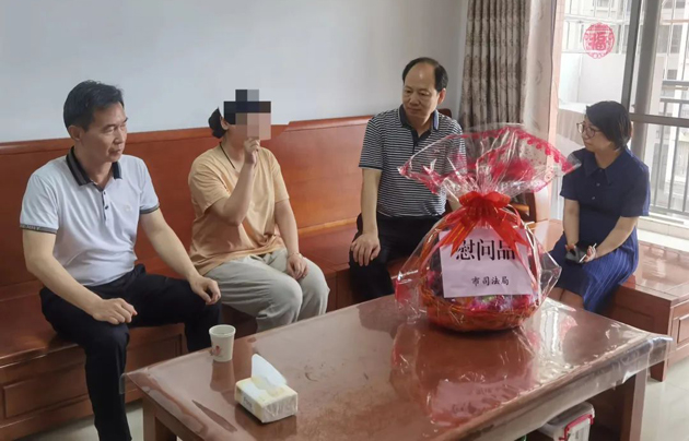 走訪慰問傳真情 深切關懷鼓干勁丨市總工會開展女職工系列走訪慰問活動