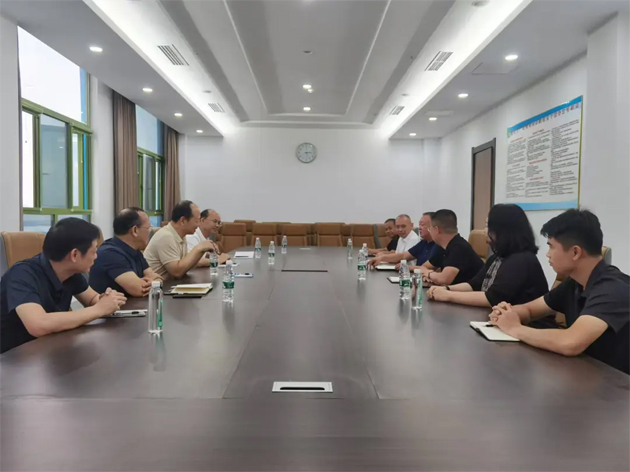 市總工會調研組到翅冀鋼鐵調研工會工作