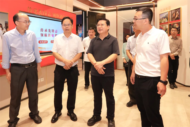 管理年在梧州市溝通交流工作時強調 總結提煉產改工作經驗做法 不斷促進產業工人成長成才