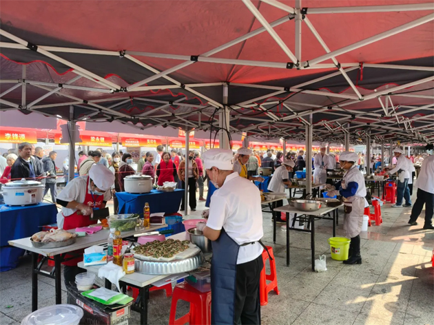 2025年梧州市餐飲行業職工職業技能競賽非遺集市暨岑溪古典雞（水蒸）·豆腐釀制作技能競賽在岑溪開賽