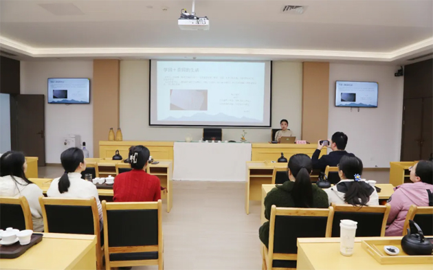 我市一名自治區勞模受邀到“桂工大講堂”授課