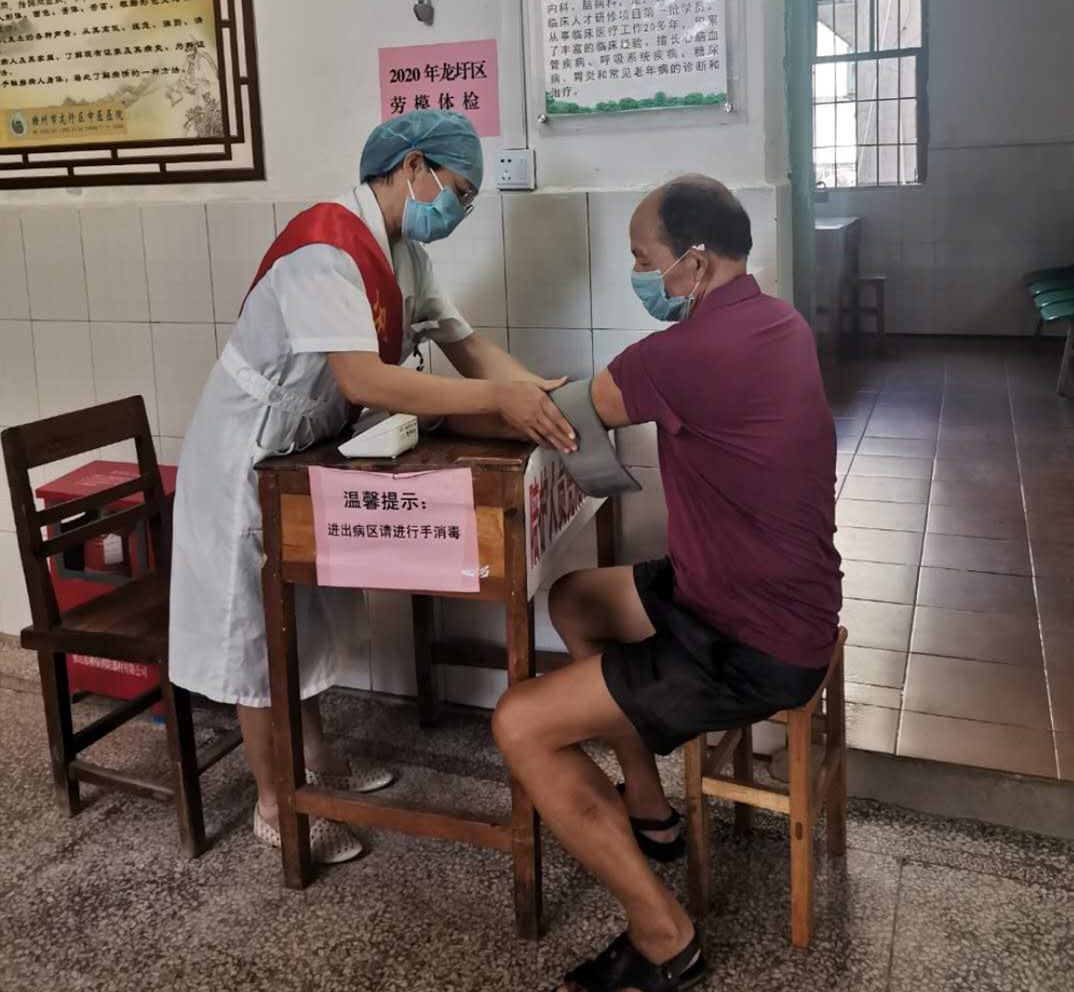 龍圩區總工會組織勞模開展免費體檢活動