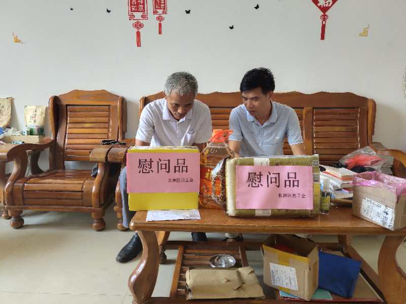長洲區總工會走訪慰問農民工勞模
