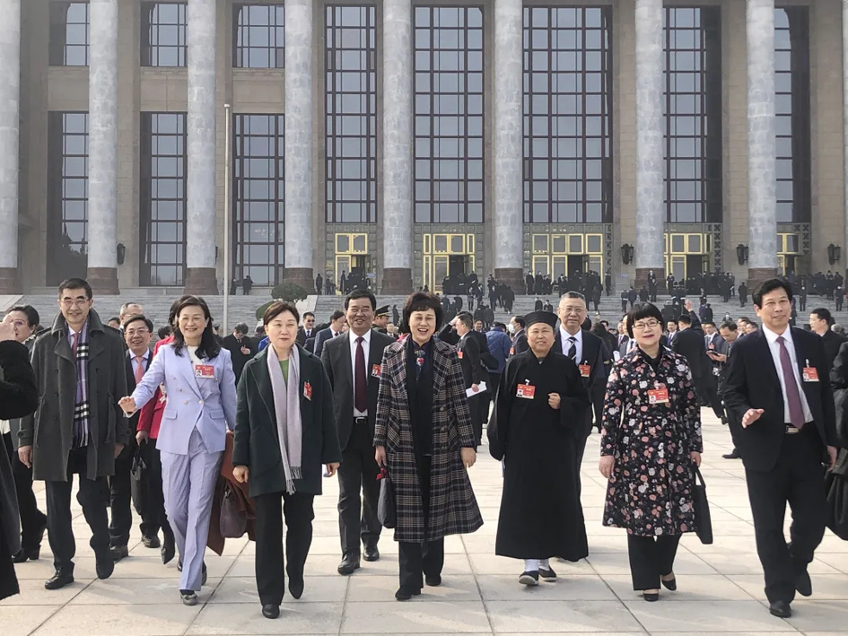 評職稱、漲工資……@技術(shù)工人，代表委員正在為你發(fā)聲！