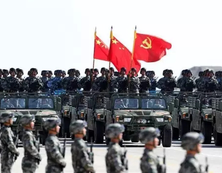 今天八一，致敬中國軍人！
