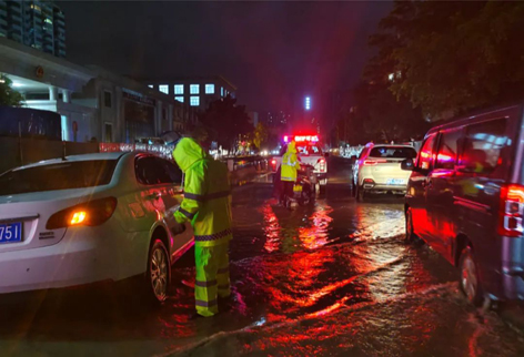 【致敬勞動者】暴雨來襲 他們晝夜奮戰護平安