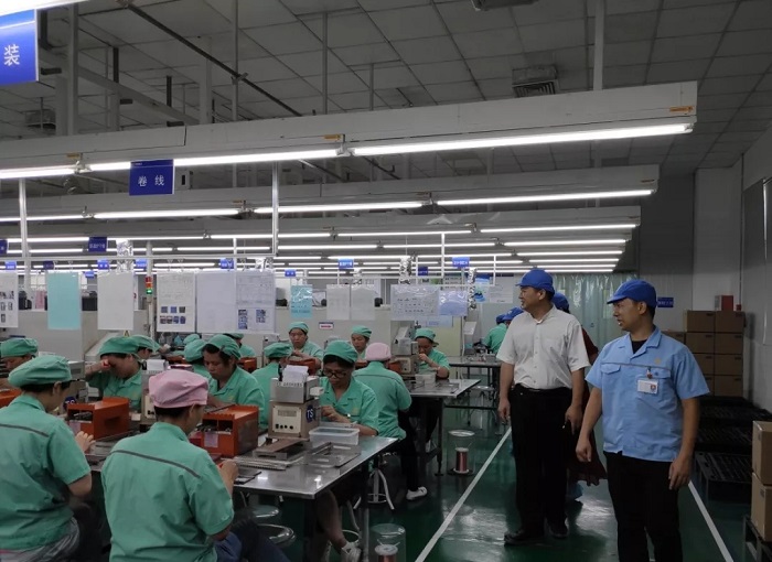 龍圩區總工會深入企業開展走訪調研