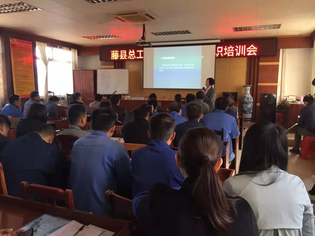 “尊法守法·攜手筑夢”服務農民工公益法律服務行動進企業