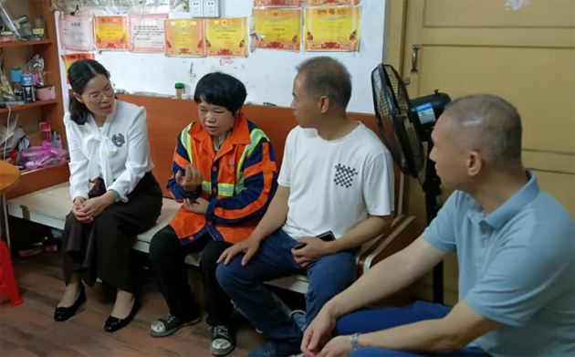 龍圩區總工會五一節前夕走訪慰問困難職工 傳遞溫暖與關懷