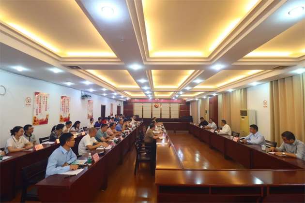 自治區總工會領導在梧州召開職工醫療互助保障工作座談會并作專題輔導